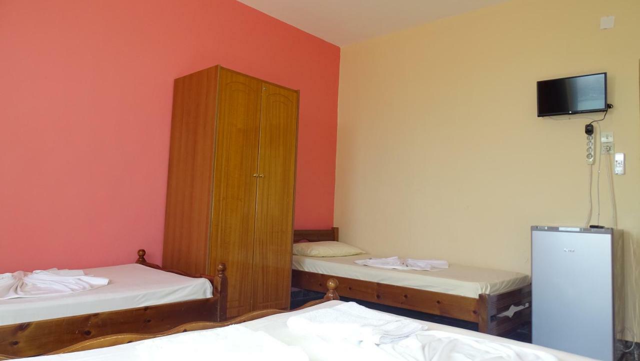 Hostel Andrey Саранда Экстерьер фото